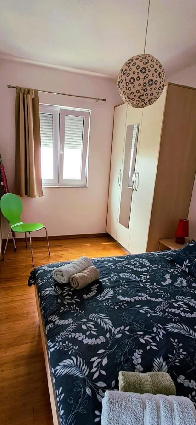 Apartment Danijela Traù Esterno foto