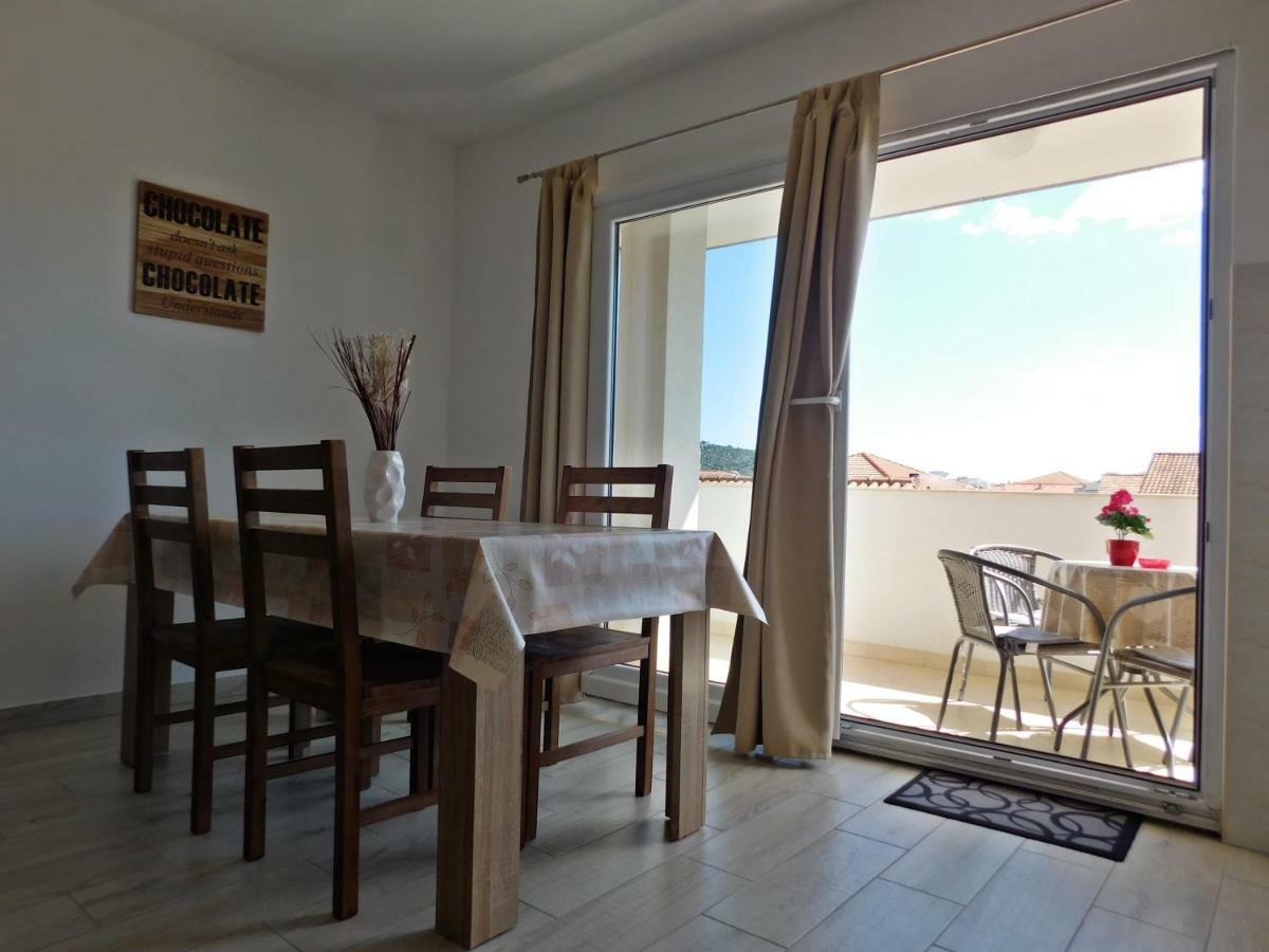 Apartment Danijela Traù Esterno foto
