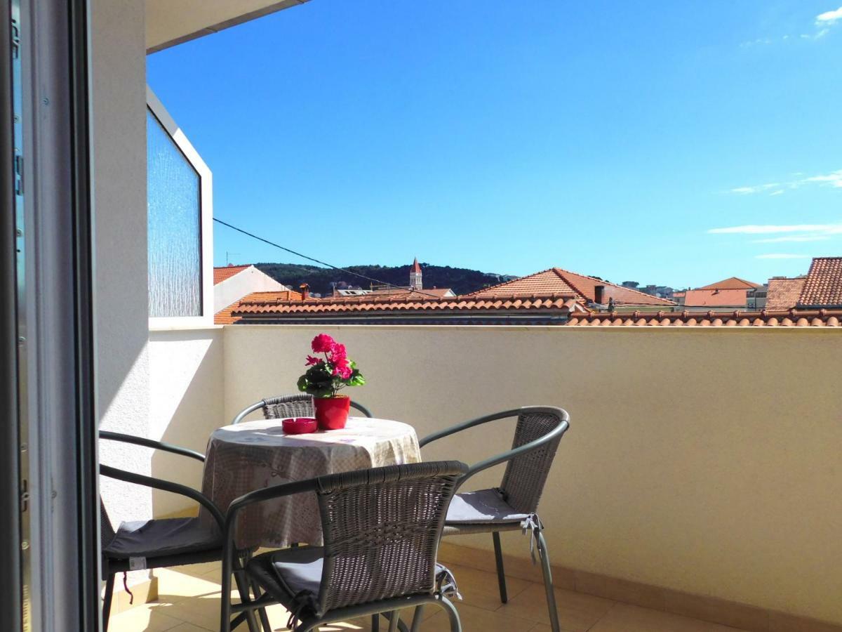 Apartment Danijela Traù Esterno foto