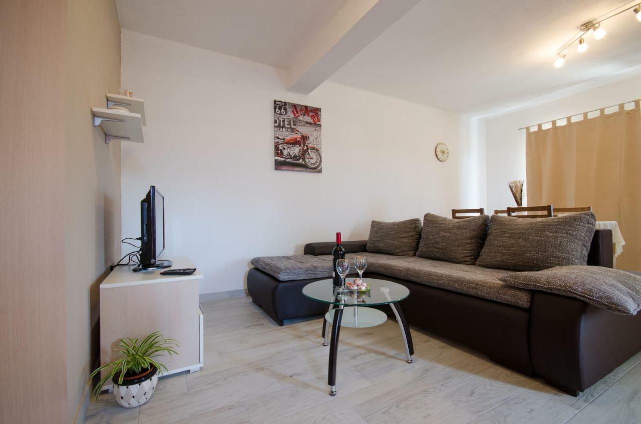 Apartment Danijela Traù Esterno foto