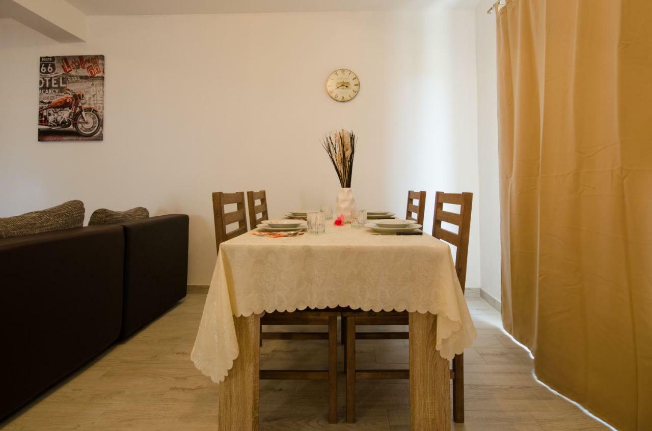 Apartment Danijela Traù Esterno foto